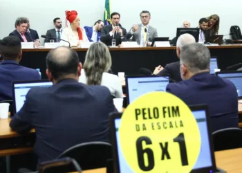 Planalto admite dificuldade para aprovar PEC que acaba com escala 6×1 antes das eleições